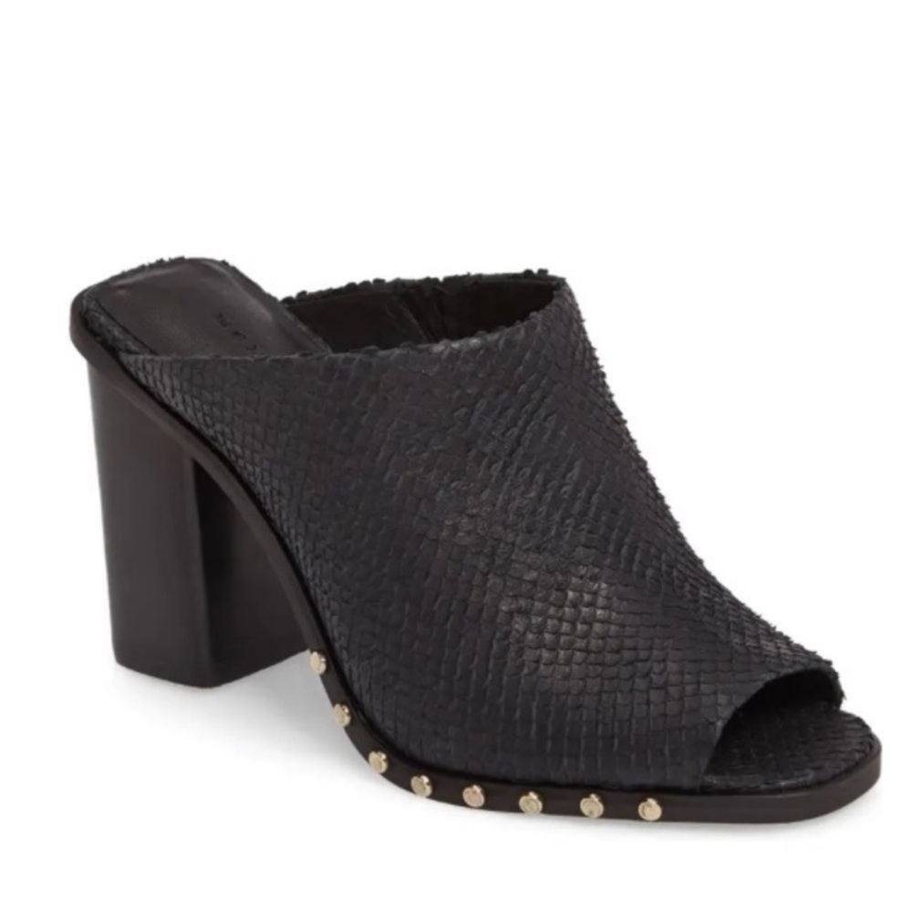 CLEARANCE - ✨ Mercer Edit Black “Spruce Up” Textured Mules – Size 7.5 ✨